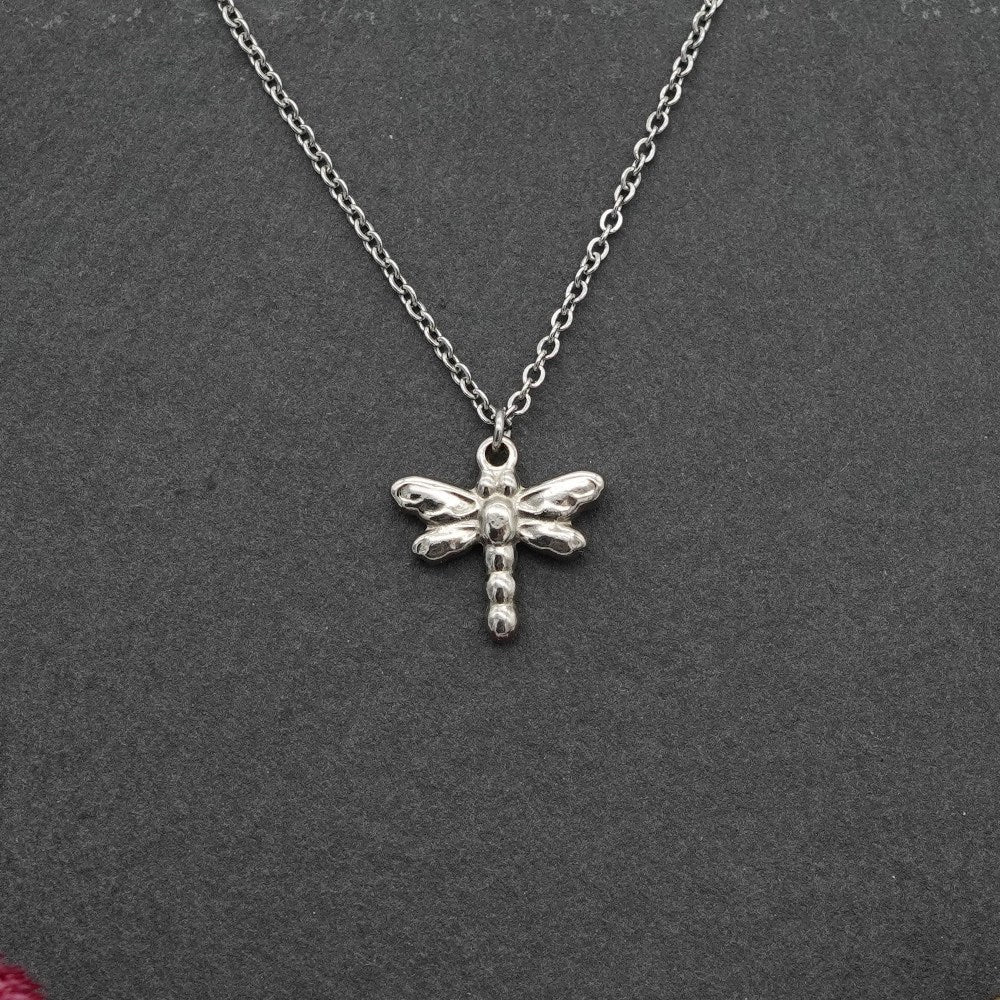 Edelstahl-Halskette mit Libellenanhänger – zart & symbolisch