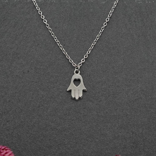 Edelstahl-Halskette mit Hamsa-Hand & Herz – Schutz & Liebe vereint