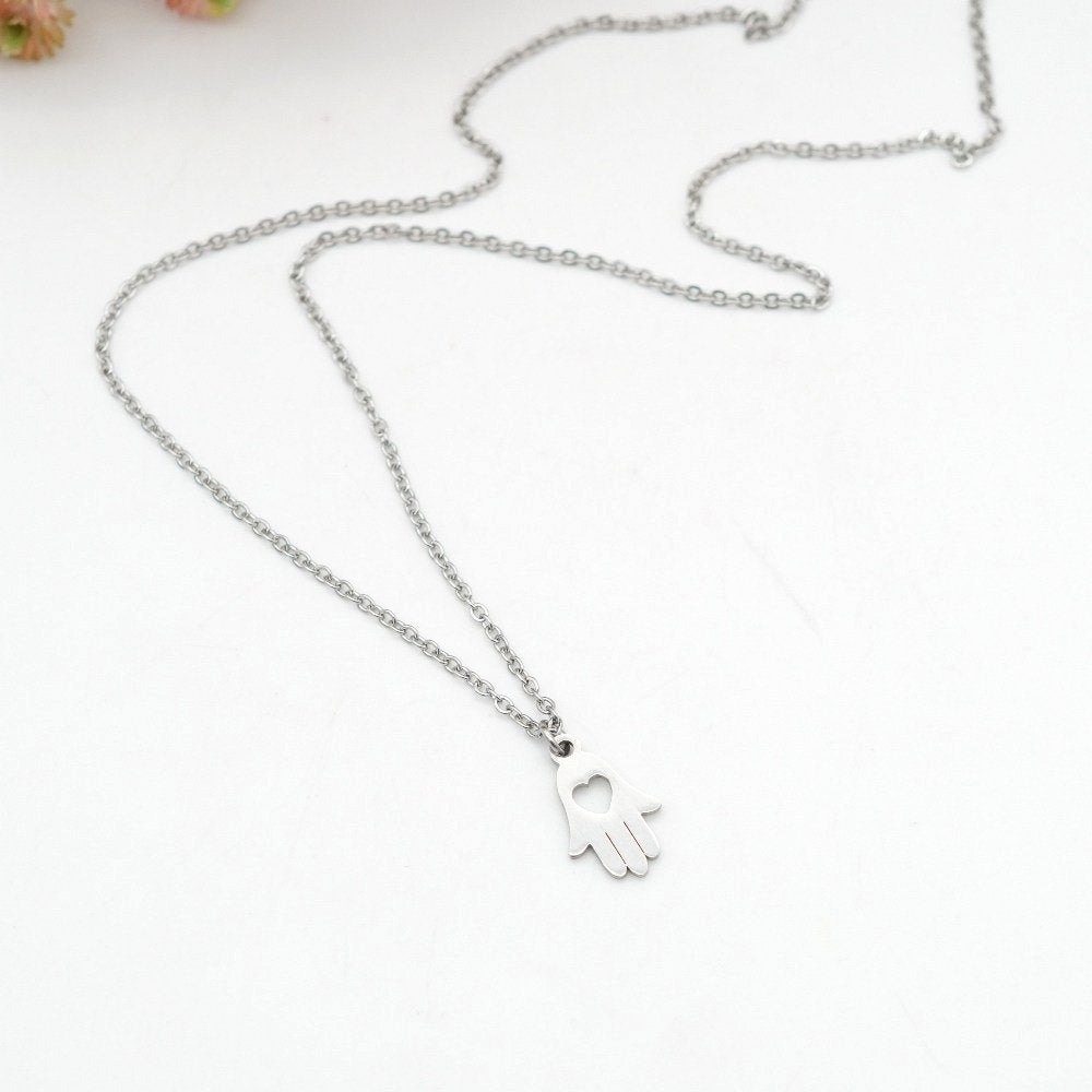 Edelstahl-Halskette mit Hamsa-Hand & Herz – Schutz & Liebe vereint