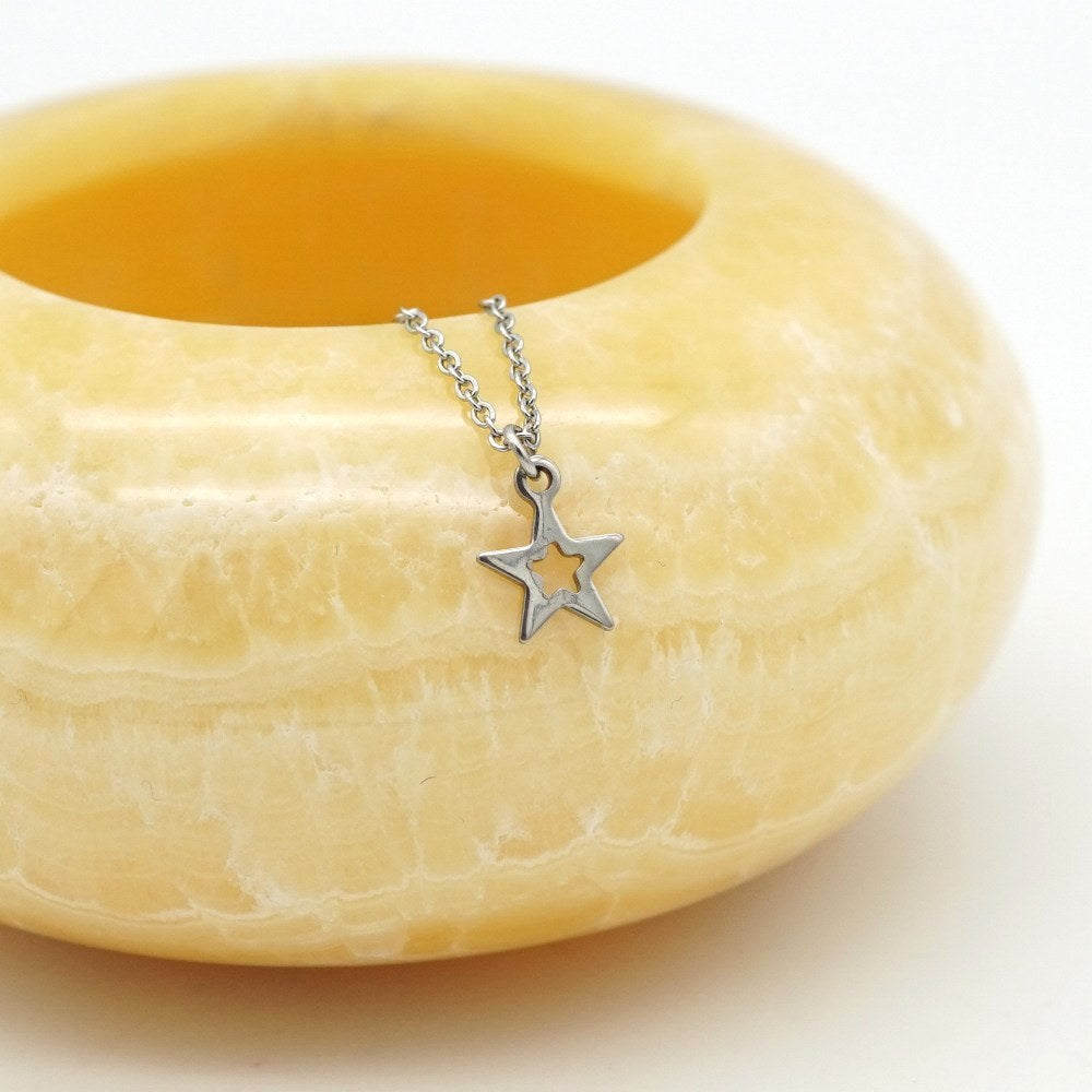 Edelstahl-Halskette mit Stern-Anhänger – moderner Look mit Symbolkraft