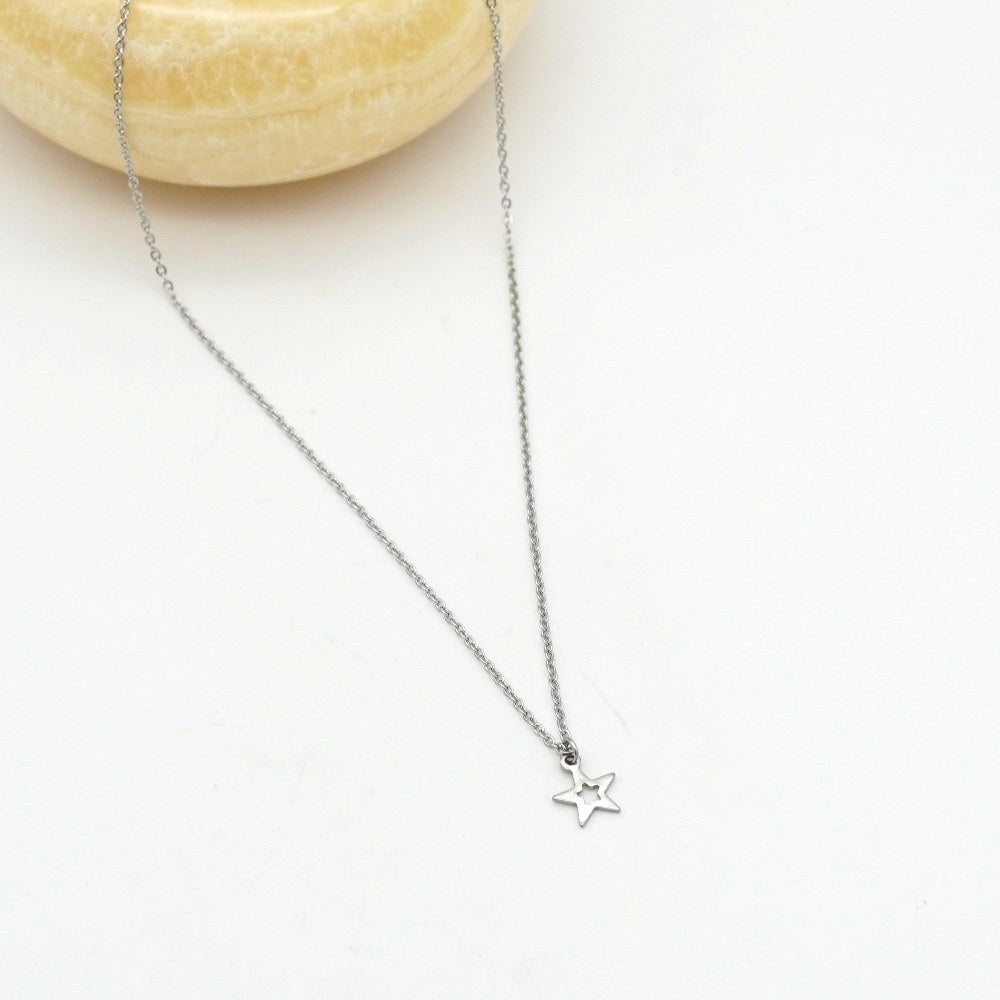 Edelstahl-Halskette mit Stern-Anhänger – moderner Look mit Symbolkraft