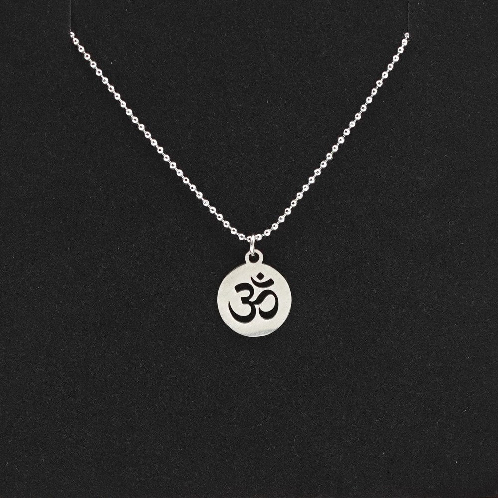 Edelstahl Halskette mit Om Anhänger – minimalistische Kette mit spiritueller Bedeutung