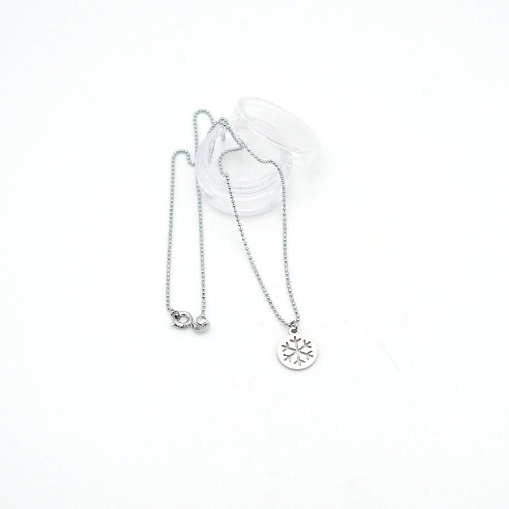 Edelstahl Halskette mit Schneeflocken-Anhänger – filigran & winterlich elegant