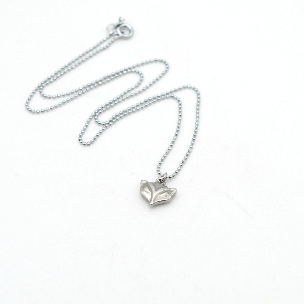 Edelstahl Halskette mit niedlichem Katzengesicht – für echte Katzenliebhaber:innen