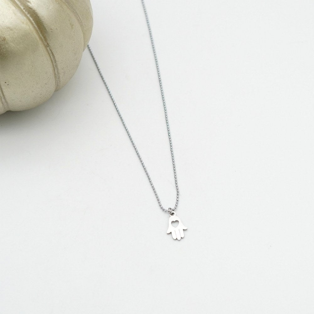 Edelstahl Halskette mit Hand-der-Fatima Anhänger & Herz – Schutz & Liebe vereint