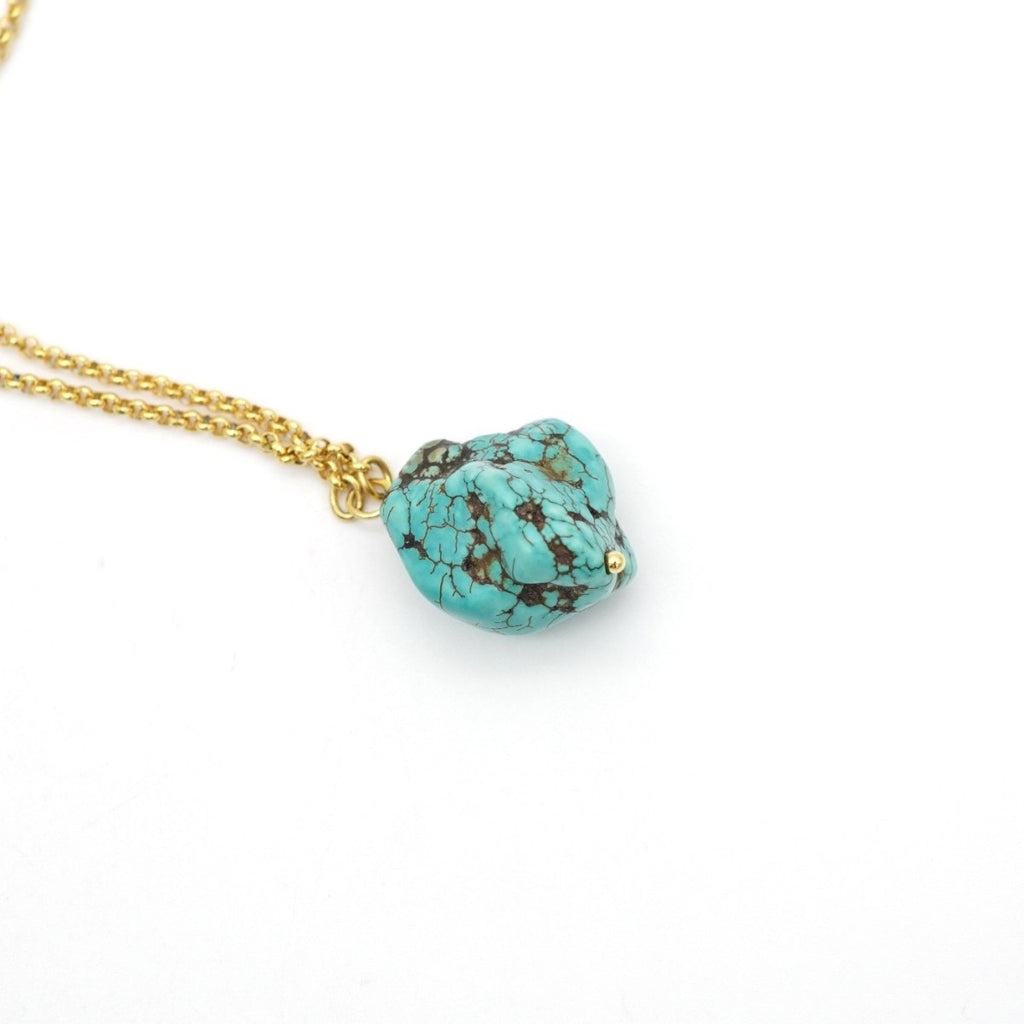 Halskette mit natürlichem Türkis-Anhänger und goldfarbener Edelstahlkette
