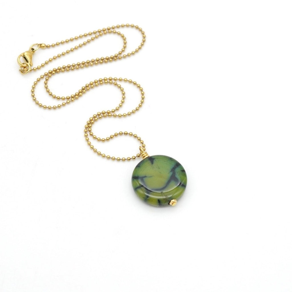 Halskette mit natürlichem Drachenader Achat Anhänger und goldfarbener Edelstahl Kugelkette