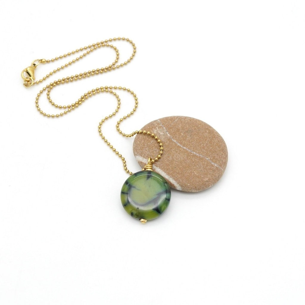 Halskette mit natürlichem Drachenader Achat Anhänger und goldfarbener Edelstahl Kugelkette