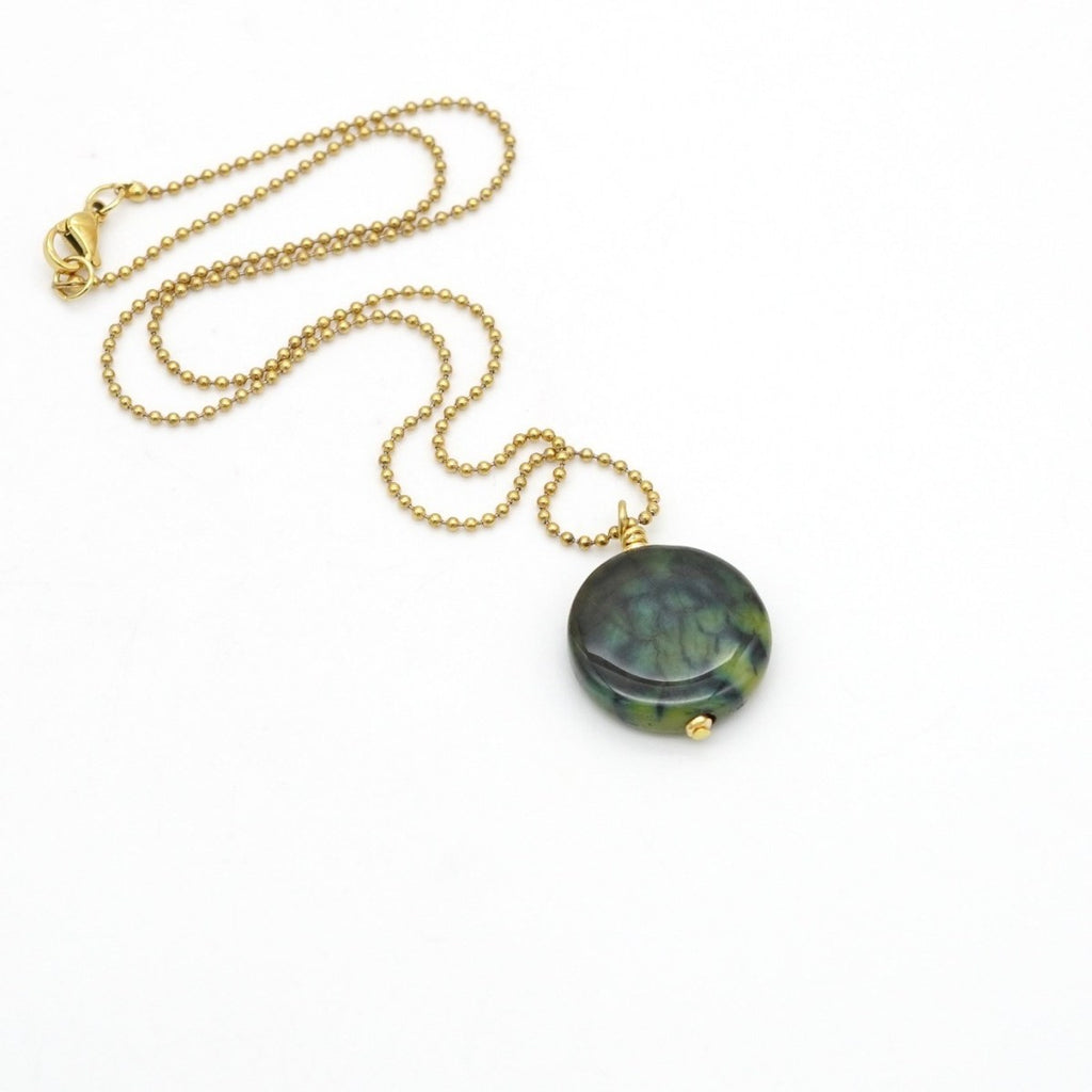 Halskette mit natürlichem Drachenader Achat Anhänger und goldfarbener Edelstahl Kugelkette