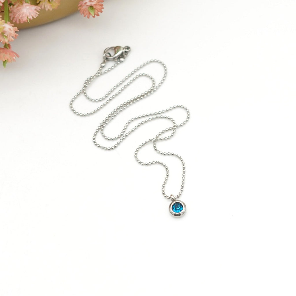 Edelstahl-Halskette mit rundem Anhänger & blau-türkisem Kristallstein